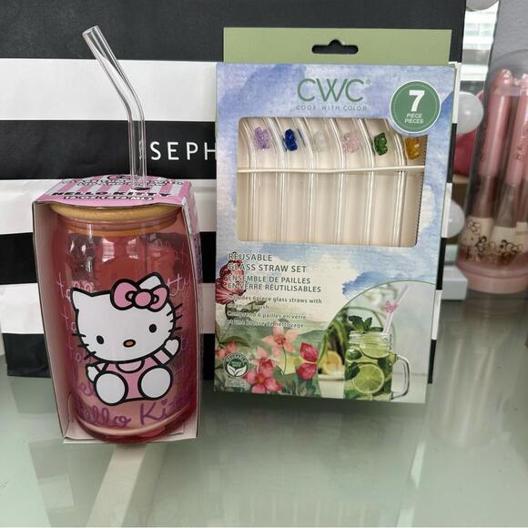 Silver Buffalo Sanrio Hello Kitty Glass Tumbler With Bamboo Lid And Glass Straw - Picture 1 of 3